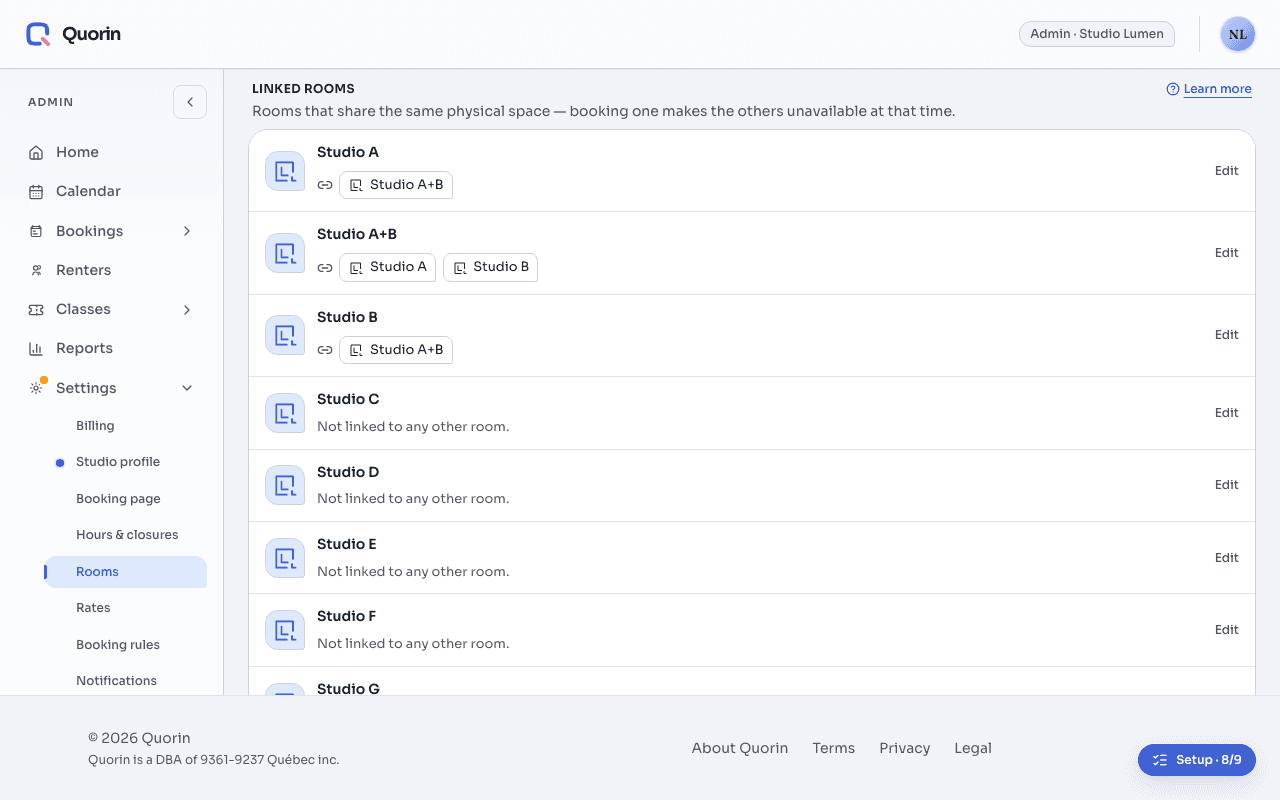 The “Linked rooms” list in the room settings: Studio A+B is linked to both Studio A and Studio B, each of those is linked back to Studio A+B, and the other rooms say they are not linked to any other room.
